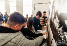 „World Unseen”, expoziția care le permite persoanelor nevăzătoare să descopere fotografia prin atingere, a ajuns la Buzău